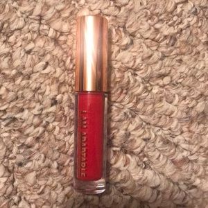 RealHer lipgloss, Shade: I am adaptable.